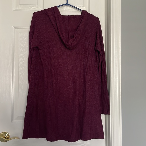 Burgundy cardigan with pockets and a hood - Picture 2 of 2